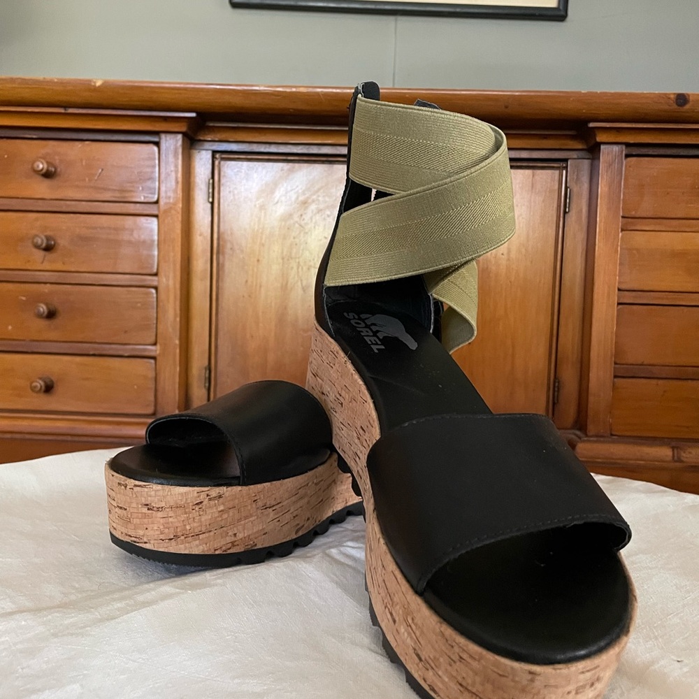 Sorel Women’s Flatform Sandal. Perfect condition. Size 6.5M